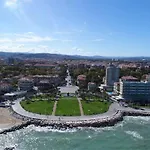 Casa Del Teatro Con Splendida Terrazza Di Fronte Al Teatro Rossini Lejlighed Pesaro