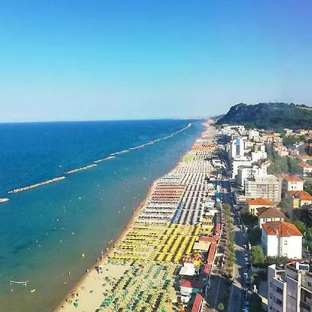 公寓 Casa Del Teatro Con Splendida Terrazza Di Fronte Al Teatro Rossini